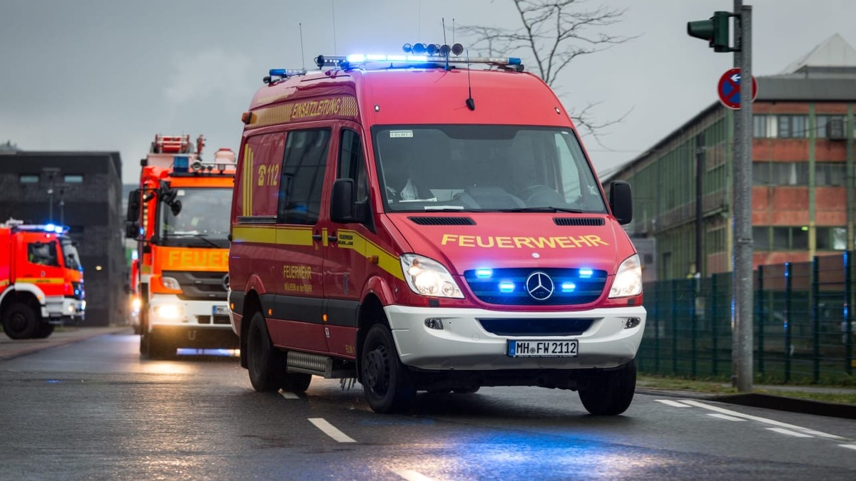 FW-MH: Ölaustritt auf der Ruhr - Foto: presseportal.de