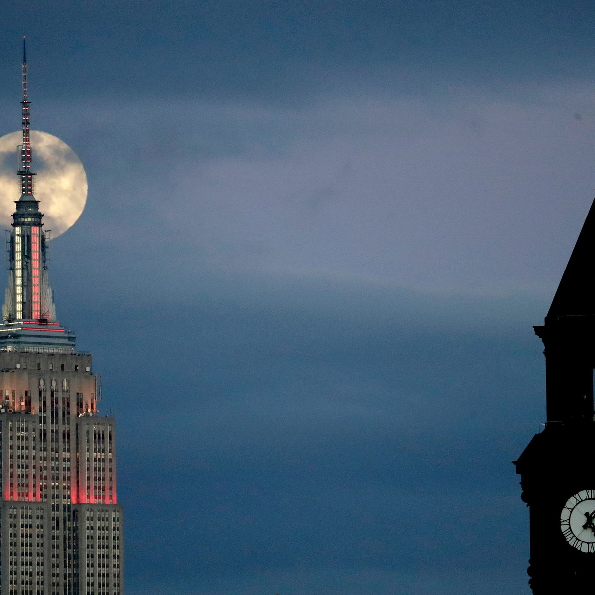 Mond und Zeit - Foto: Julio Cortez/AP/dpa