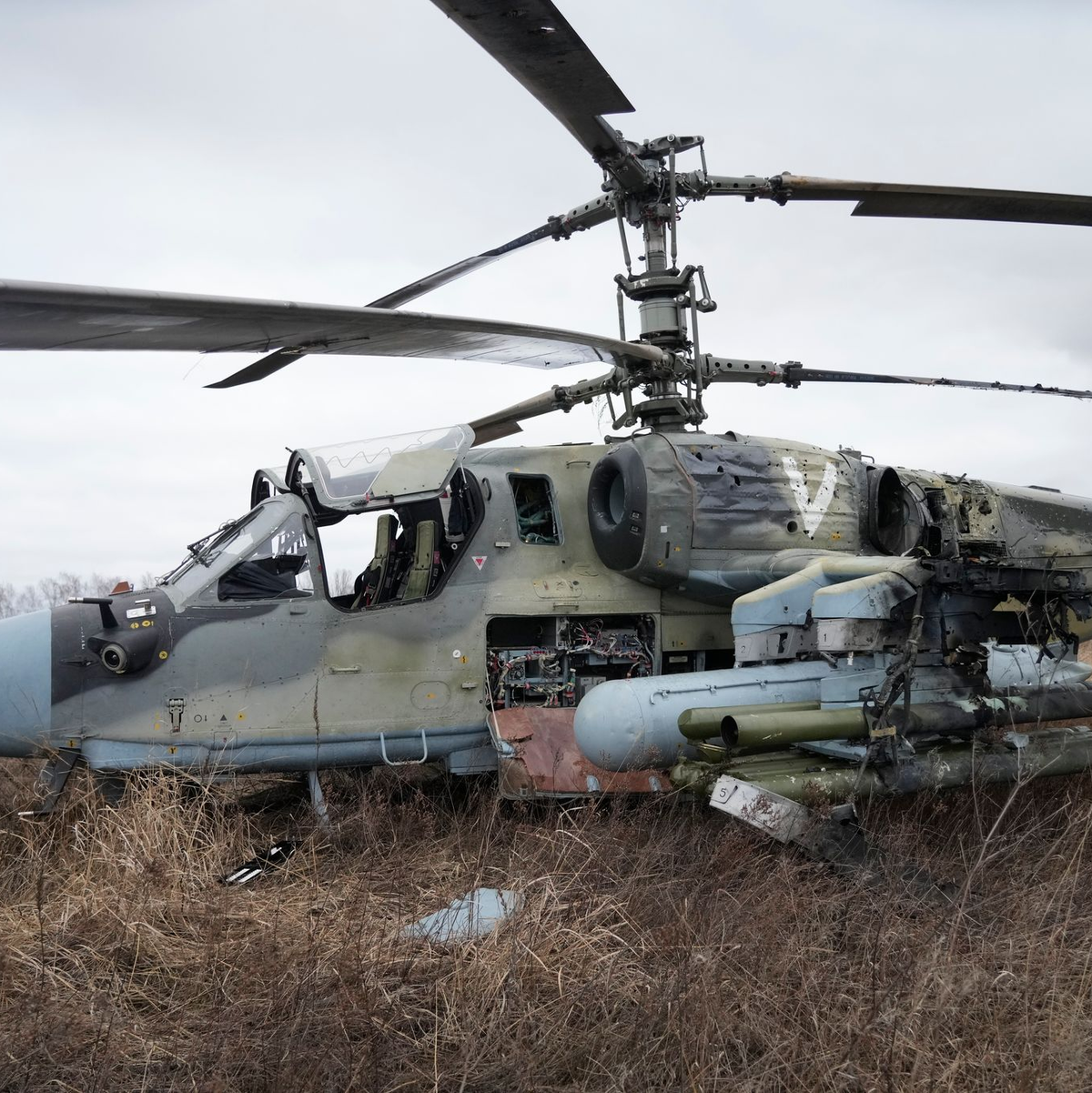 Die ukrainischen Streitkräfte sind im Abwehrkampf gegen Russland dringend auf westliche Militärhilfe angewiesen. (Archivbild) - Foto: Efrem Lukatsky/AP/dpa