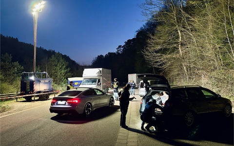 POL-PDPS: Behördenübergreifende Kontrollaktion auf der Bundesstraße 10 - Foto: presseportal.de