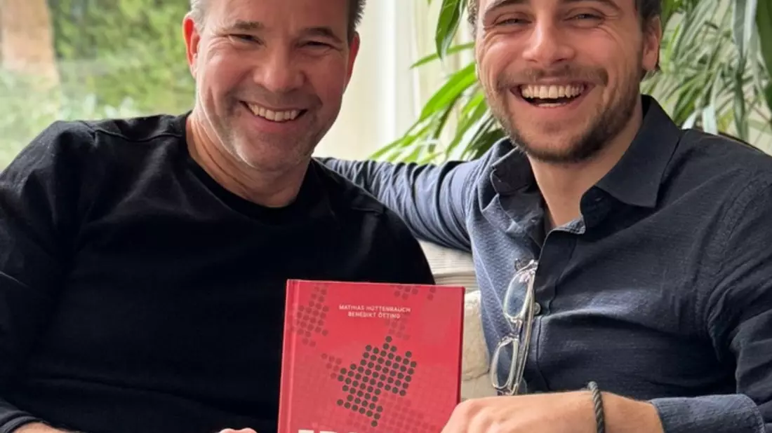 Neues Buch Abstieg: Ex-Automanager und Podcaster präsentieren Sanierungsplan für Deutschland - Bild: presseportal.de