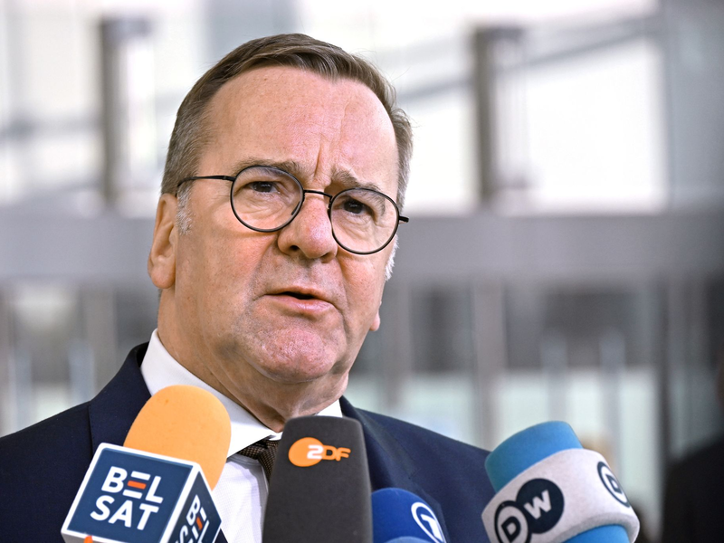 Zur Frage eines möglichen deutschen Truppeneinsatzes zur Absicherung eines künftigen Waffenstillstands wollte sich Pistorius weiter nicht äußern. - Foto: Anna Ross/dpa