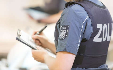 HZA-F: Finanzkontrolle Schwarzarbeit des Frankfurter Zolls kontrolliert Barbershops und Nagelstudios im Frankfurter Stadtgebiet - Foto: presseportal.de HZA-F: Finanzkontrolle Schwarzarbeit des Frankfurter Zolls kontrolliert Barbershops und Nagelstudios im Frankfurter Stadtgebiet - Foto: presseportal.de