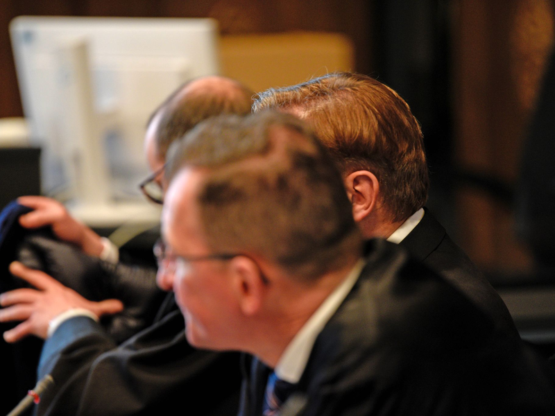 Ein langwieriger Prozess um die Insolvenz des Wismarer Holzverarbeiters German Pellets ist zu Ende. Der angeklagte Geschäftsführer zeigte sich - in Teilen - geständig. Ins Gefängnis muss er nicht.  - Foto: Frank Hormann/dpa-Zentralbild/dpa-mag