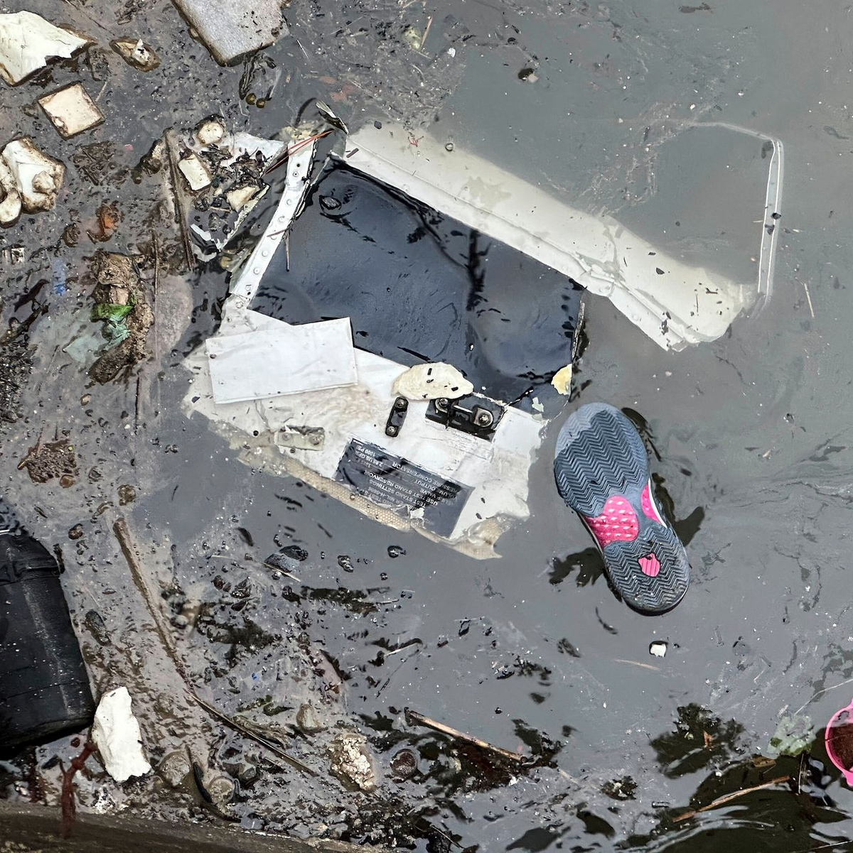 Rettungskräfte waren schnell vor Ort. - Foto: Ted Shaffrey/AP/dpa