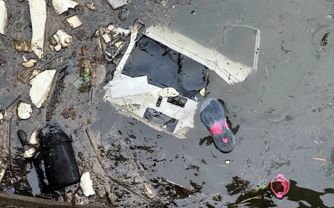 Bei dem Absturz kamen drei Kinder und drei Erwachsene ums Leben.  - Foto: Ted Shaffrey/AP/dpa