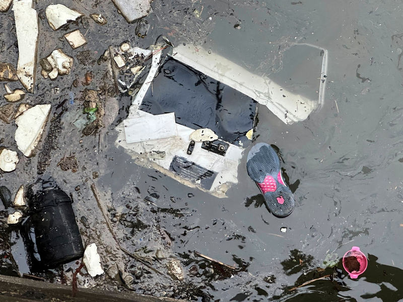 Bei dem Absturz kamen drei Kinder und drei Erwachsene ums Leben.  - Foto: Ted Shaffrey/AP/dpa
