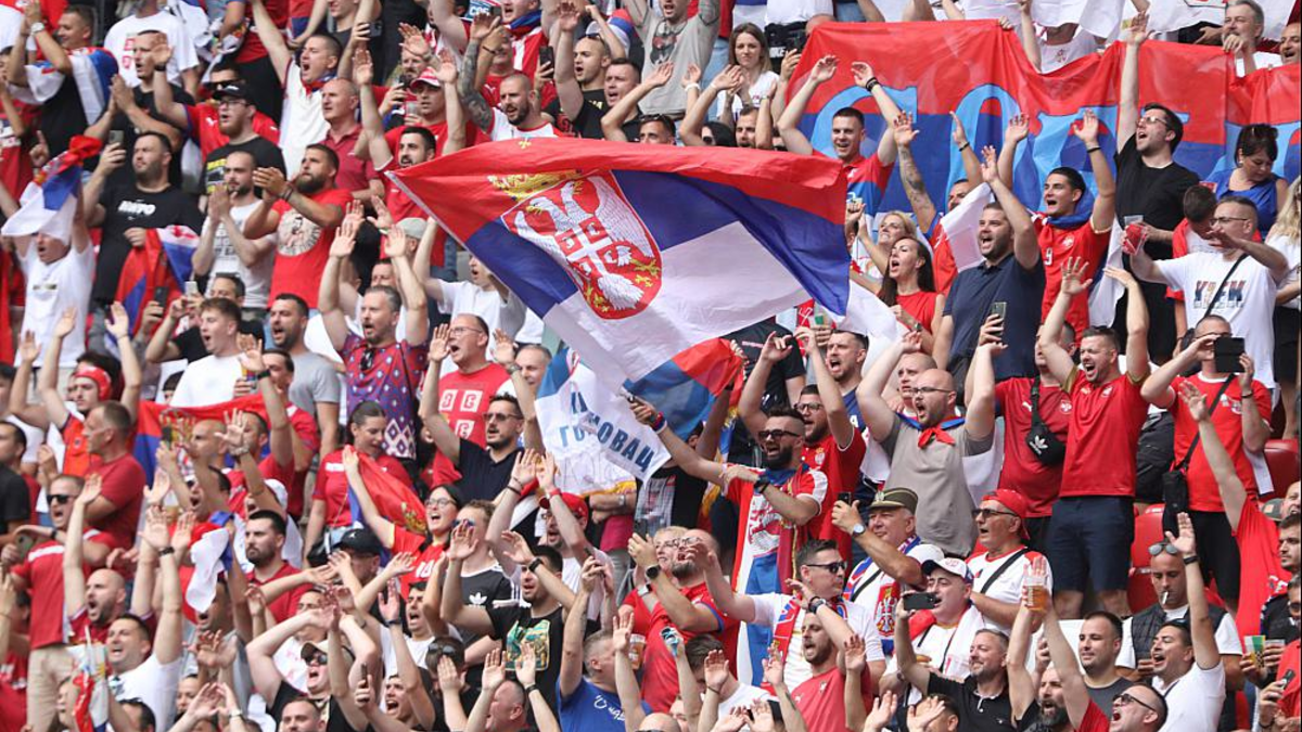 Serbische Fans (Archiv) - Foto: über dts Nachrichtenagentur