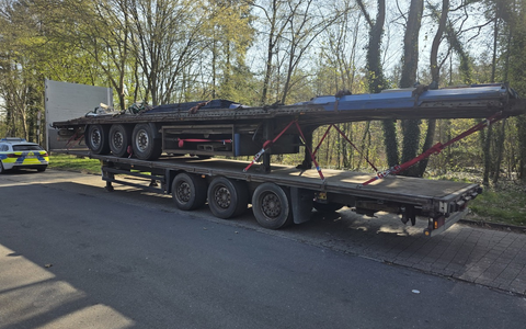 POL-DEL: Autobahnpolizei Ahlhorn: Geplanter Transport eines verkehrsunsicheren Sattelanhängers in Dötlingen scheitert +++ Für den Transport bereitstehender Anhänger ebenfalls verkehrsunsicher - Foto: presseportal.de