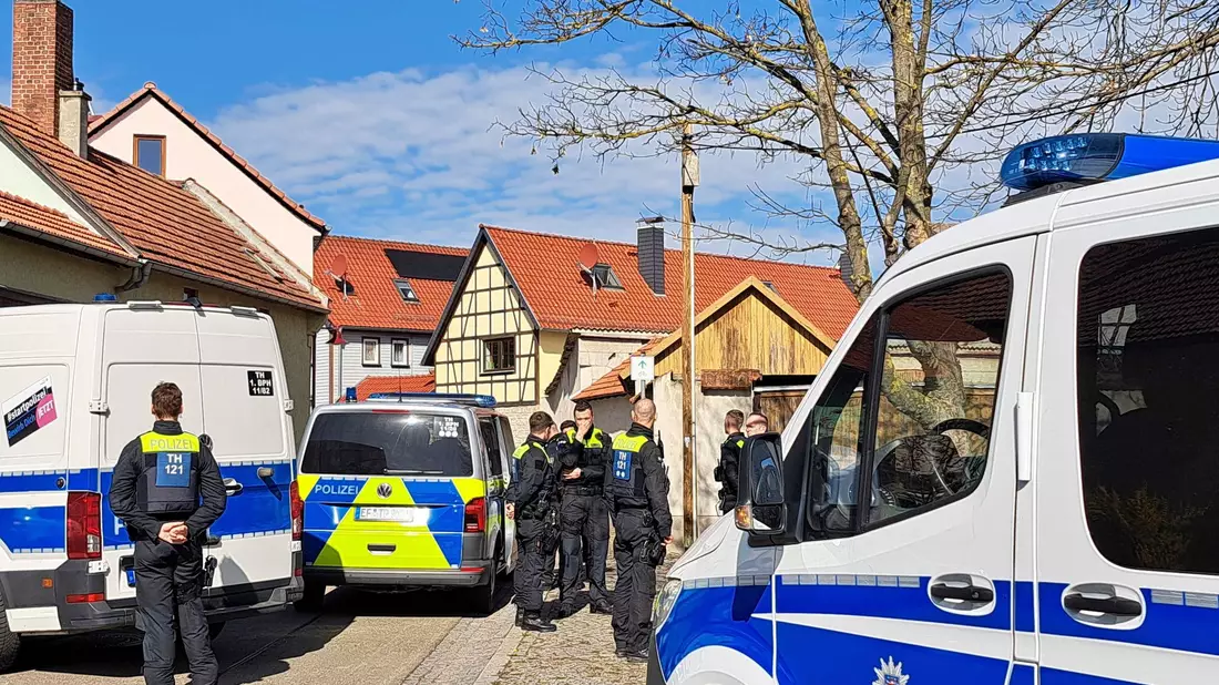 Der Notruf ging bei der Polizei um 6.30 Uhr am Freitag ein. - Bild: Katrin Zeiss/dpa