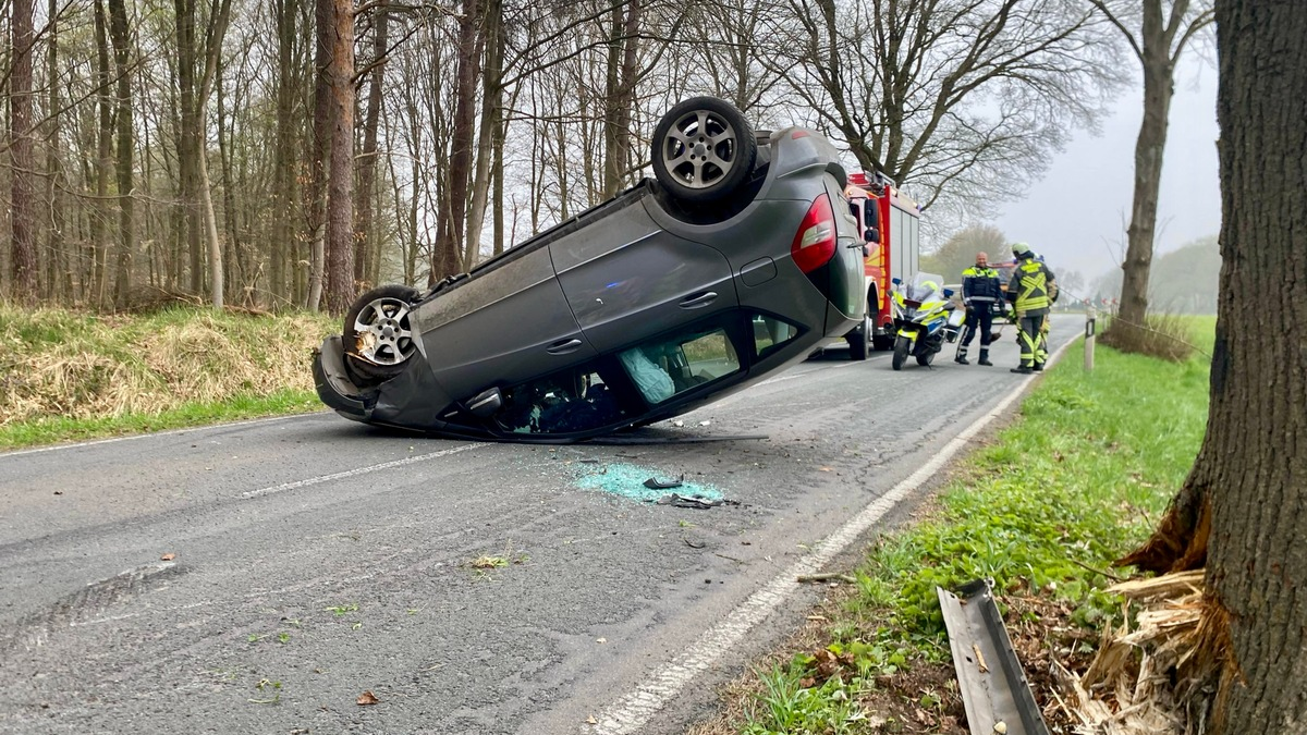 FW Hünxe: Pkw überschlagen, eine verletzte Person - Foto: presseportal.de