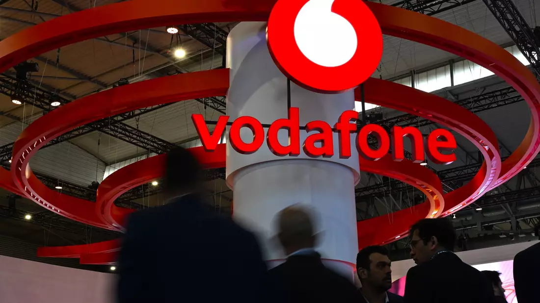 Das Logo von Vodafone bei einer Messe - hat die Firma ihren Wettbewerber 1&1 rechtswidrig behindert? - Bild: Wolf von Dewitz/dpa