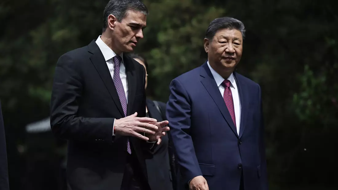 Chinas Präsident Xi warb vor Spaniens Regierungschef Sánchez um mehr Zusammenarbeit mit der EU.  - Bild: Andres Martinez Casares/Pool EPA via AP/dpa