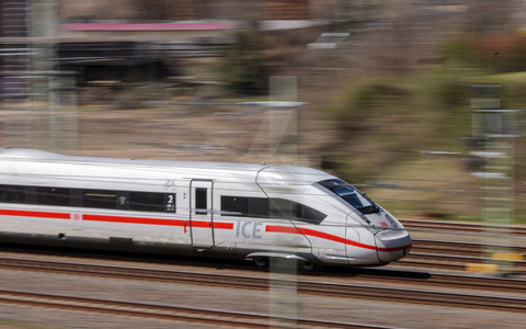 Nicht mal zwei von drei Fernzügen der Deutschen Bahn waren im März pünktlich. (Archivbild) - Foto: Jan Woitas/dpa