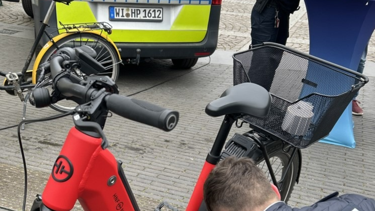 POL-DA: Lorsch: Fahrradsaison hat begonnen / Polizei gibt Tipps und codiert 43 Fahrräder - Foto: presseportal.de