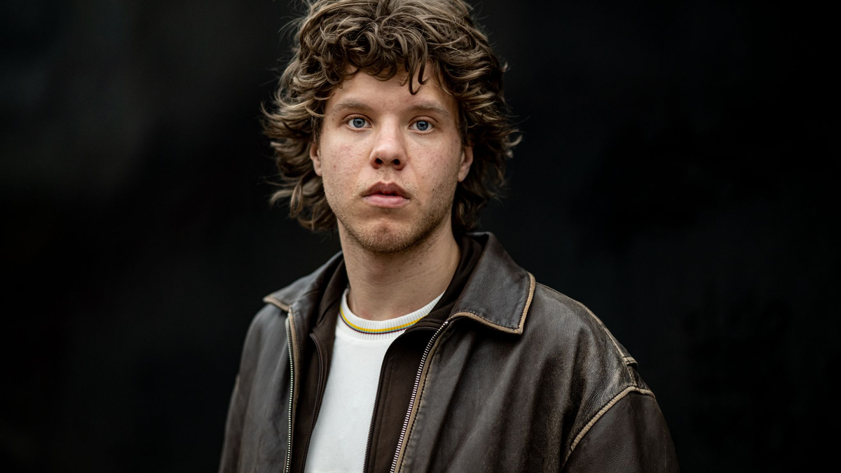 Der deutsche Indie-Musiker Zartmann besiegt sogar Weltstar Elton John in den Album-Charts. (Archivbild) - Foto: Christoph Soeder/dpa