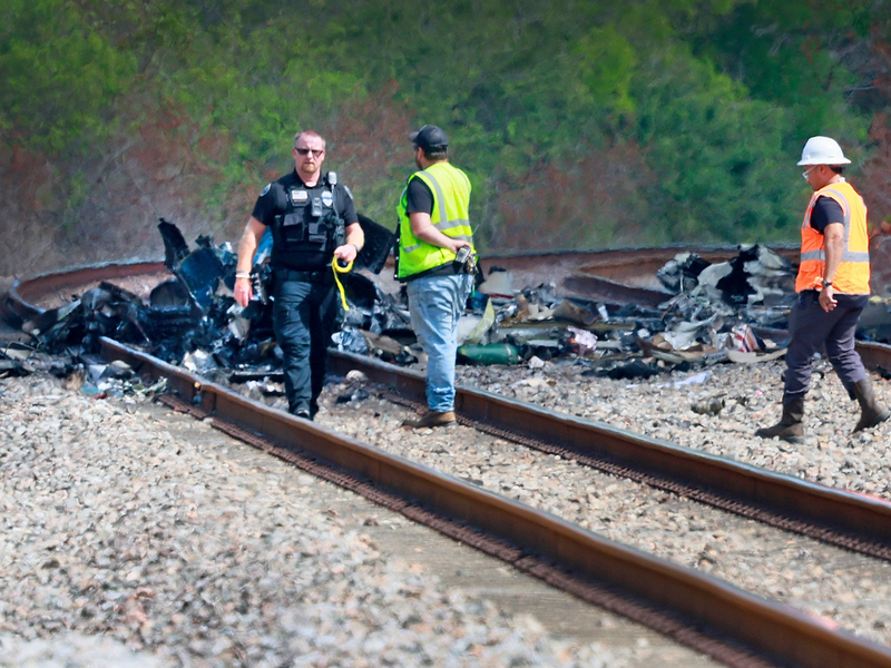 Nur noch Trümmer blieben nach dem Absturz. - Foto: Mike Stocker/South Florida Sun-Sentinel/AP/dpa