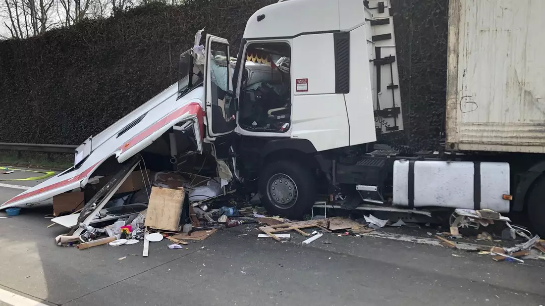 FW Bremerhaven: Die Feuerwehr Bremerhaven rückte am Freitag, den 11.04.2025 in kürzester Zeit zu vier Einsätzen aus. - Bild: presseportal.de