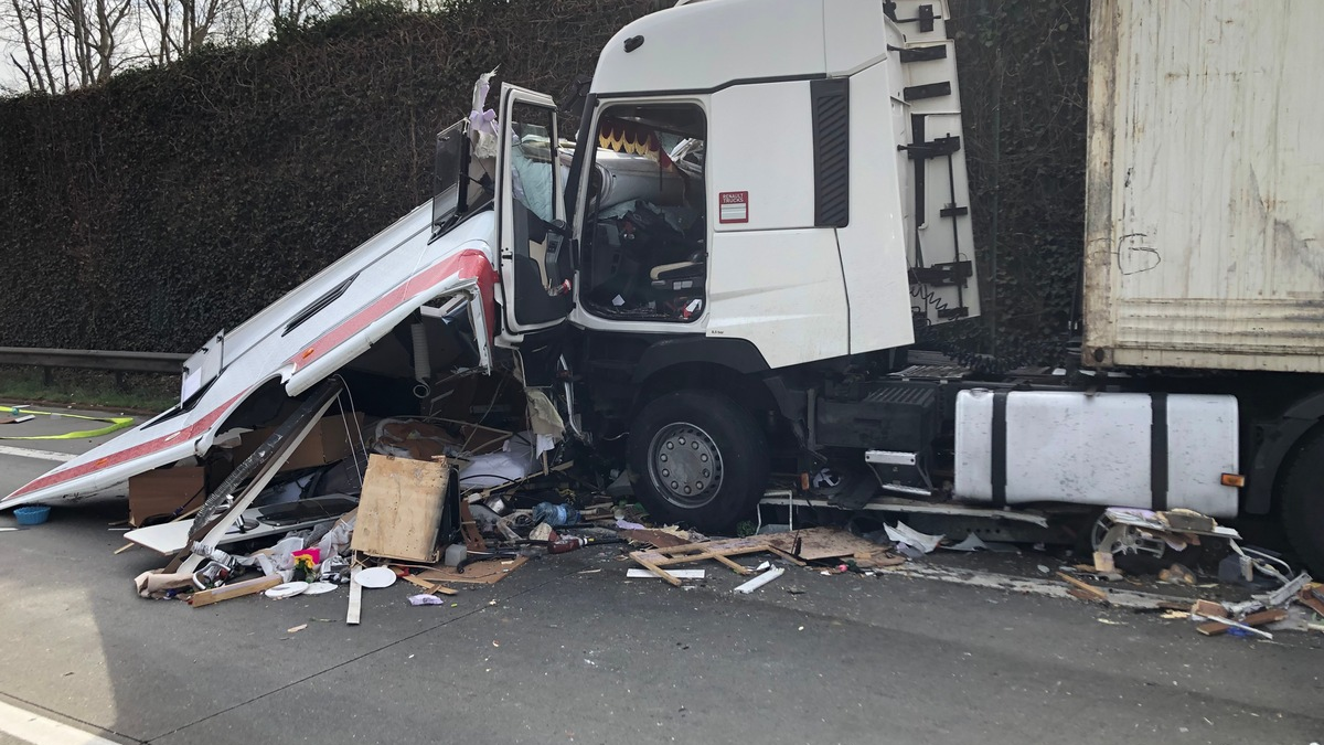 FW Bremerhaven: Die Feuerwehr Bremerhaven rückte am Freitag, den 11.04.2025 in kürzester Zeit zu vier Einsätzen aus. - Foto: presseportal.de