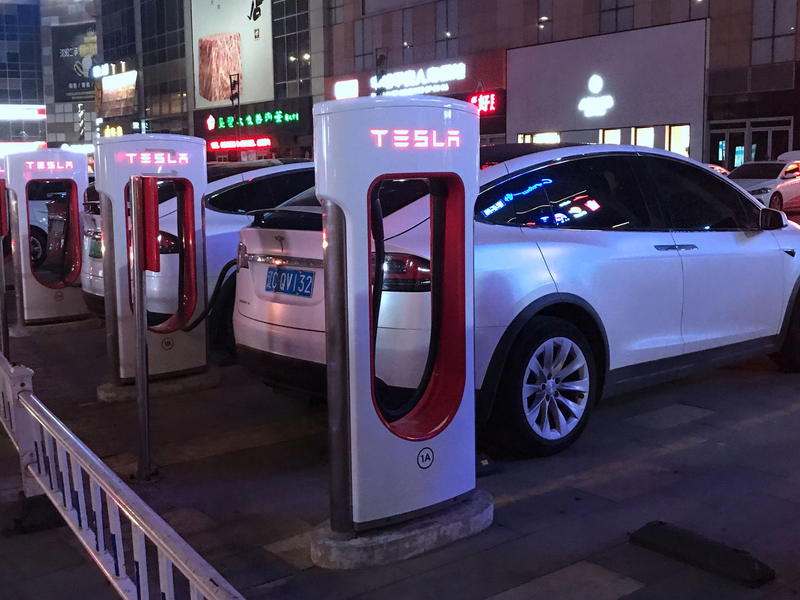 Die teuren Modelle S und X haben nur einen geringen Anteil am Tesla-Geschäft in China. (Archivbild) - Foto: Yan Bo/SIPA Asia via ZUMA Wire/dpa