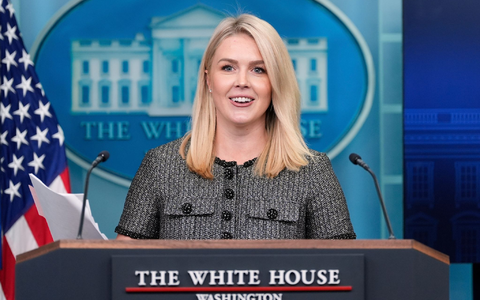 Das Weiße Haus - hier Pressesprecherin Karoline Leavitt - sieht die Aushandlung Dutzender internationaler Handelsdeals innerhalb von Wochen selbst als große Herausforderung. - Foto: Alex Brandon/AP/dpa