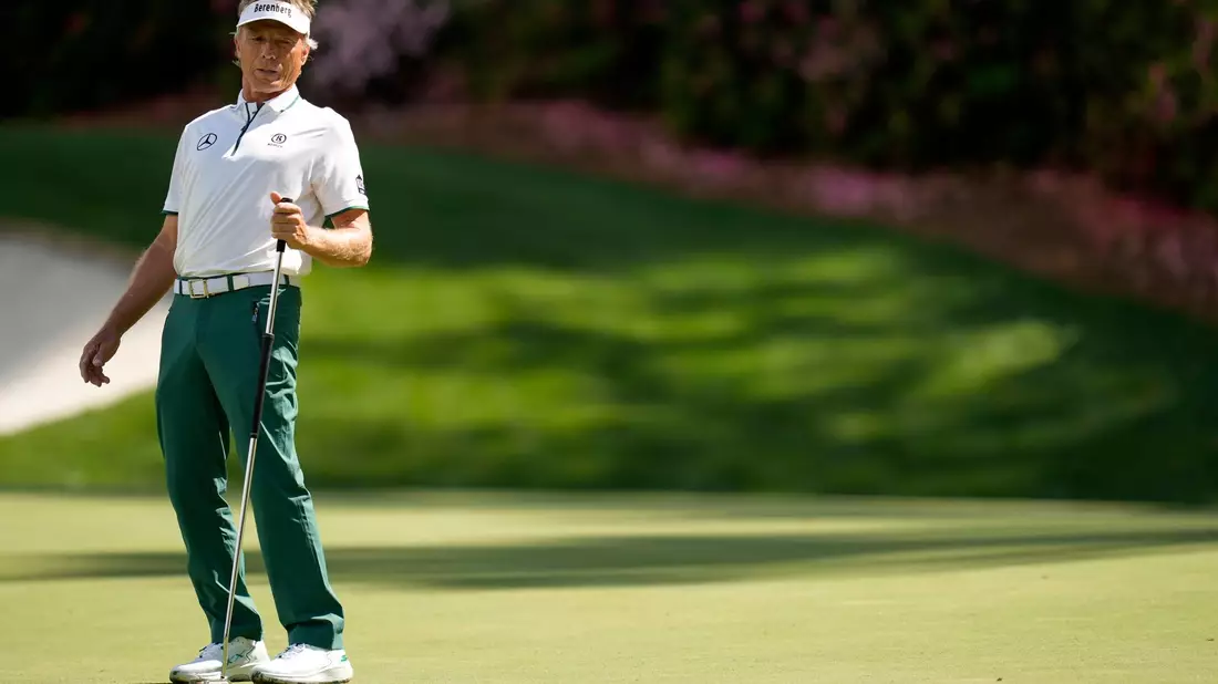 Golf-Routinier Bernhard Langer unterlief in Augusta ein folgenschwerer Patzer. - Bild: Julia Demaree Nikhinson/AP/dpa