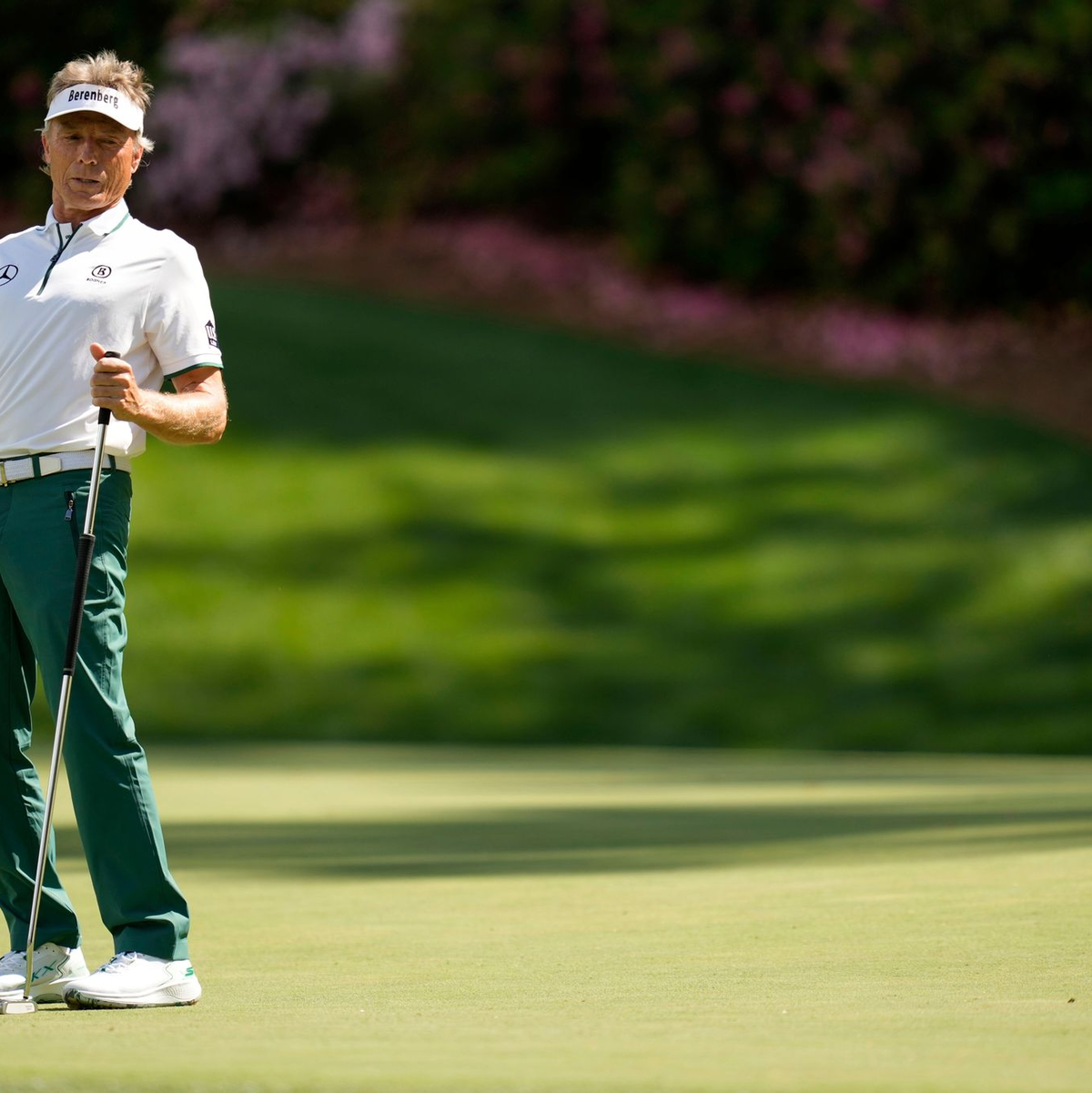 Golf-Routinier Bernhard Langer unterläuft in August ein folgenschwerer Patzer. - Foto: Julia Demaree Nikhinson/AP/dpa
