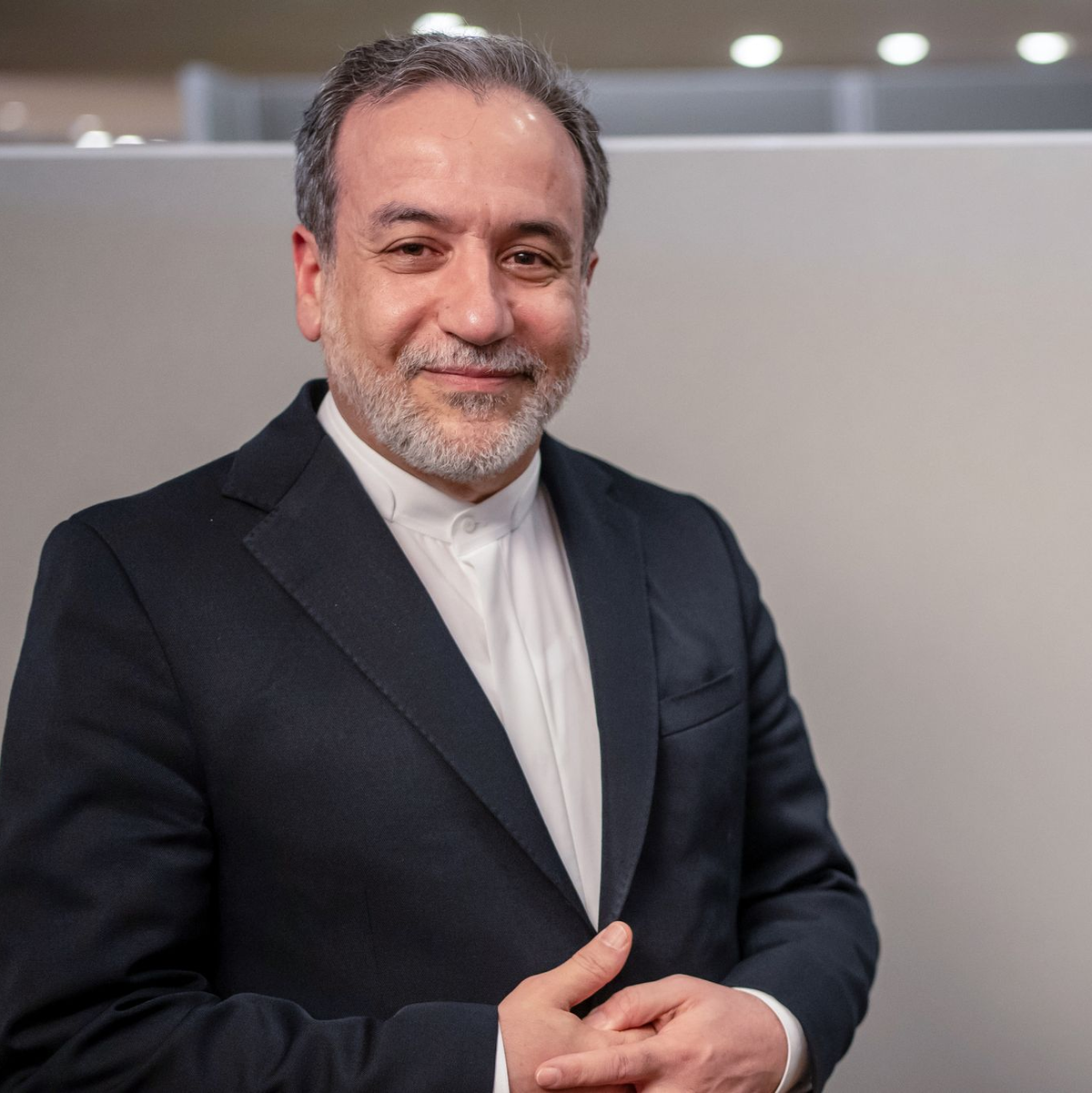 Der iranische Außenminister Abbas Araghtschi ist zu Atomverhandlungen mit den USA in der Hauptstadt des Oman eingetroffen. (Archivbild) - Foto: Michael Kappeler/dpa