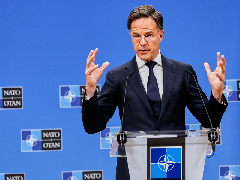 Nato-Chef Rutte warnt vor russischen Atomwaffen im Weltall, die Satelliten abschießen könnten. (Archivbild) - Foto: Geert Vanden Wijngaert/AP/dpa