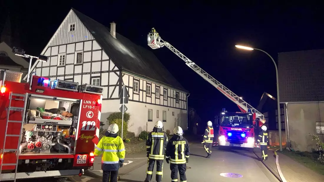 FW-OE: Kaminbrand sorgt für Einsatz der Feuerwehr - Bild: presseportal.de