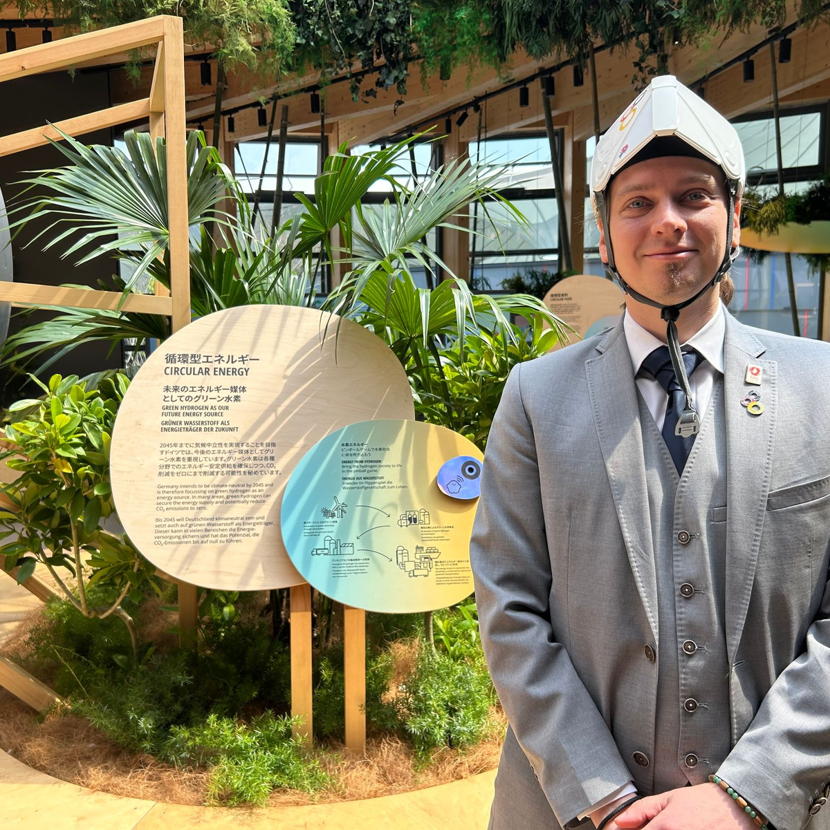 Der deutsche Pavillon - im Bild Christopher Hecker, der Direktor des Pavillons - dreht sich rund um das Thema Kreislaufwirtschaft und Nachhaltigkeit. - Foto: Lars Nicolaysen/dpa