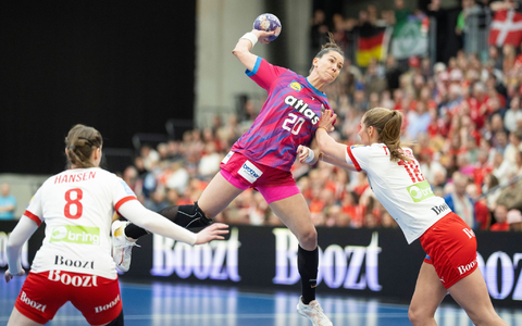 War eine wichtige Stütze beim Sieg der deutschen Handballerinnen gegen Dänemark: Rückraumspielerin Viola Leuchter. - Foto: Frank Cilius/Ritzau Scanpix Foto via AP/dpa