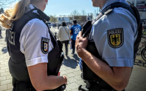 POL-KI: 250412.2 - Nordderby - Heimspiel Holstein Kiel gegen FC St. Pauli - Foto: presseportal.de