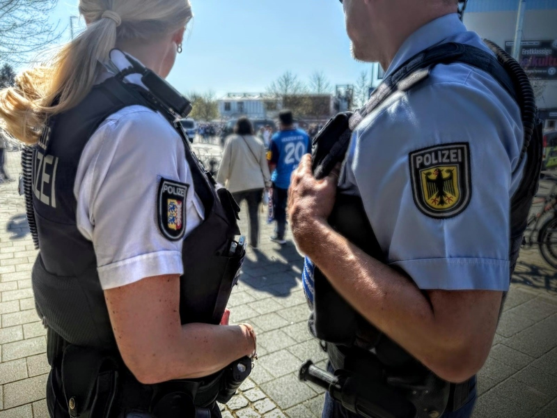 POL-KI: 250412.2 - Nordderby - Heimspiel Holstein Kiel gegen FC St. Pauli - Foto: presseportal.de