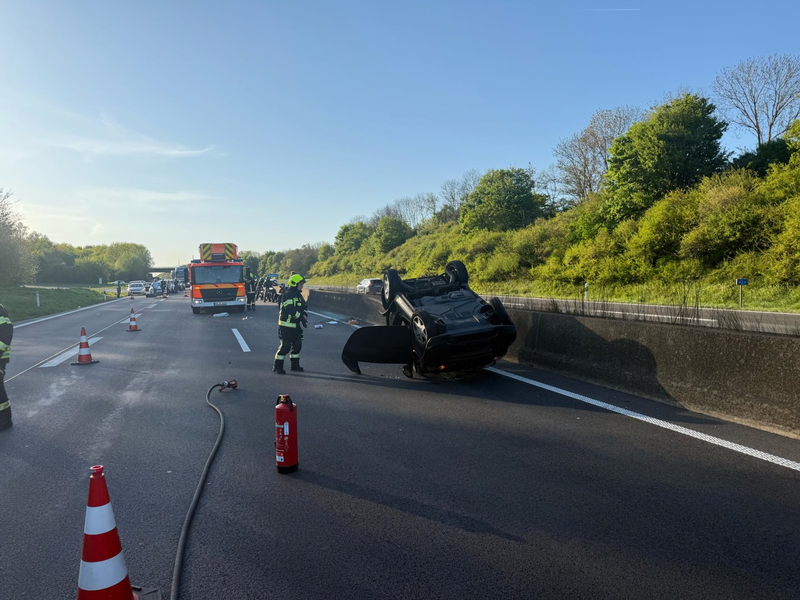 FW Bergheim: Verletzte Personen nach Verkehrsunfall auf der A61 bei Bergheim - Foto: presseportal.de