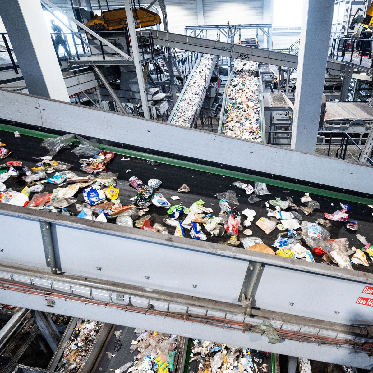 Die Recyclingrate ist weltweit gesehen nahezu gleich geblieben. (Archivbild) - Foto: Bernd Thissen/dpa/dpa-tmn
