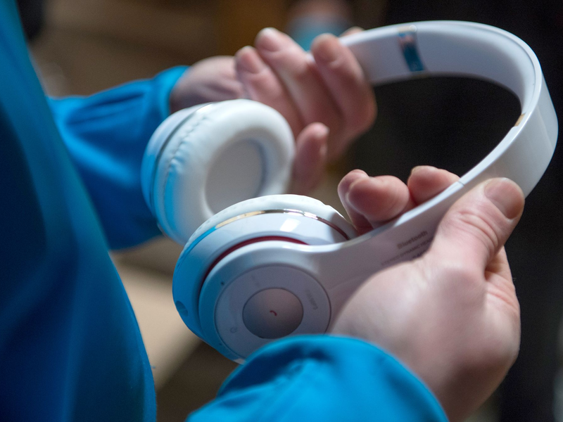 Musik spielt eine wichtige Rolle für menschliche Emotionen, berichten die Forscher. (Symbolbild) - Foto: Boris Roessler/dpa