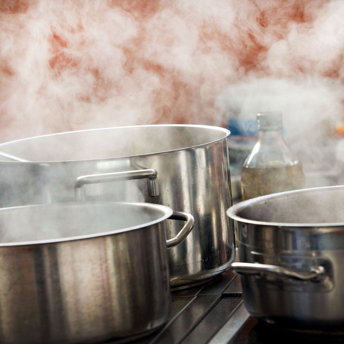 Der Sänger Oimara hat früher auf Mallorca in einem Sternerestaurant gekocht. (Illustration)  - Foto: Jens Büttner/dpa/dpa-tmn