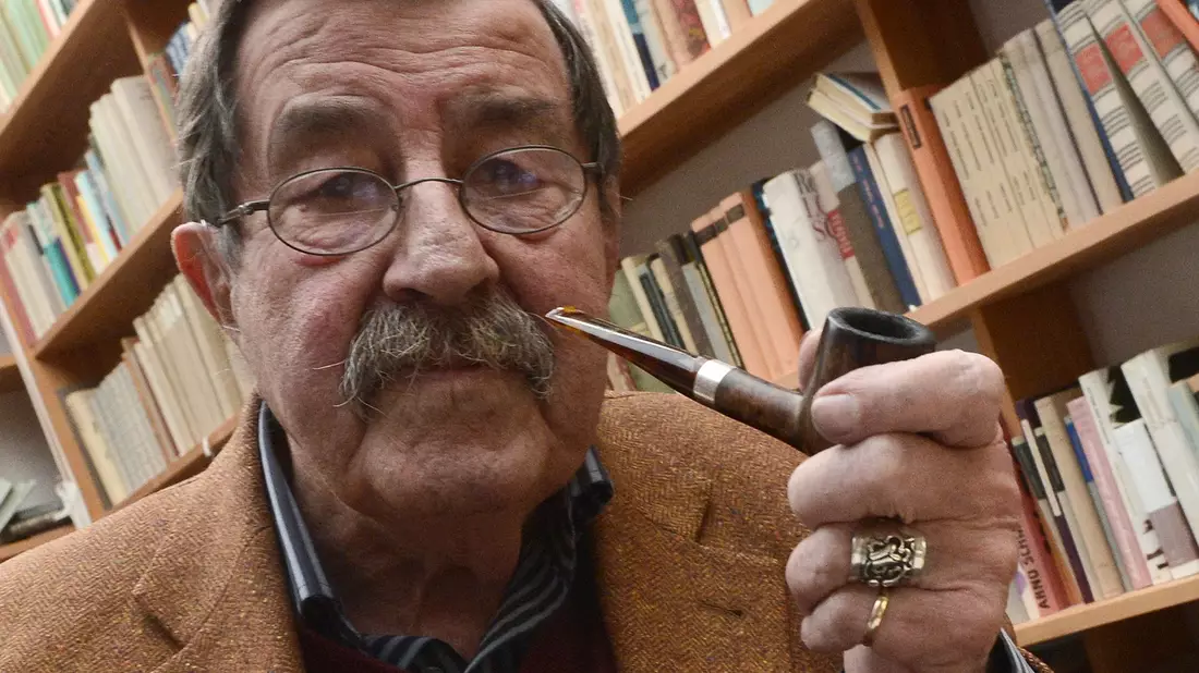 Günter Grass in seinem Atelier (Archivbild von 2012). - Bild: Marcus Brandt/dpa