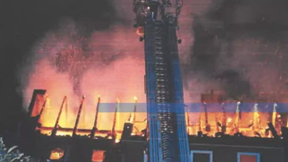 POL-MI: Mehrfamilienhaus in Vollbrand - Bild: presseportal.de