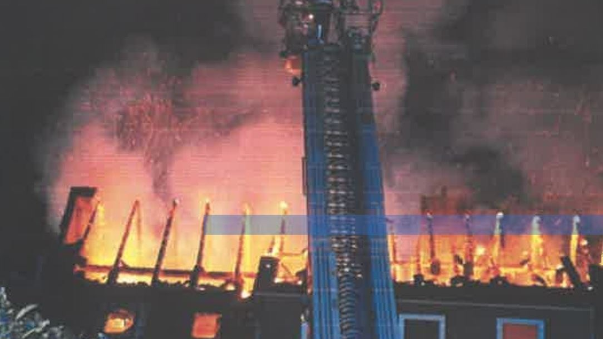 POL-MI: Mehrfamilienhaus in Vollbrand - Foto: presseportal.de