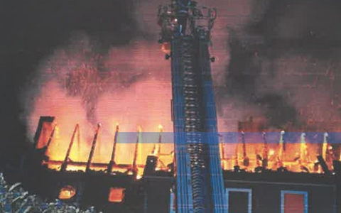 POL-MI: Mehrfamilienhaus in Vollbrand - Foto: presseportal.de