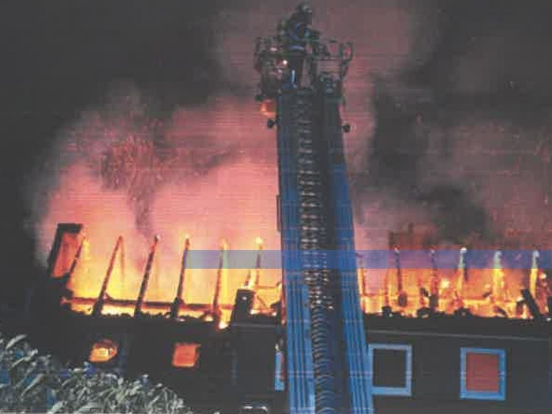 POL-MI: Mehrfamilienhaus in Vollbrand - Foto: presseportal.de