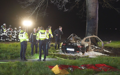 Die beiden waren mit dem Sportwagen des Vaters unterwegs. - Foto: -/NWM-TV/dpa