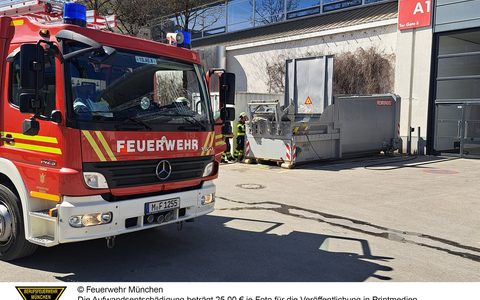 FW-M: BAUMA: Müllpresse in Brand (Messestadt Riem) - Foto: presseportal.de