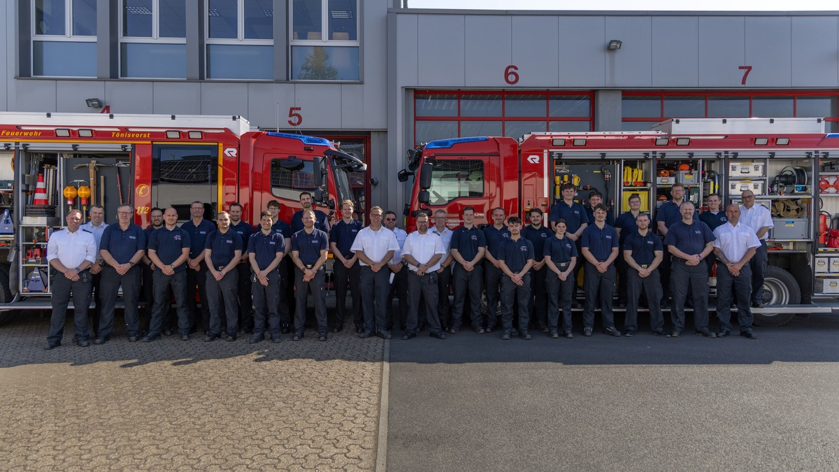 FW Tönisvorst: Erfolgreiche Truppmannausbildung für die Feuerwehren Tönisvorst und Kempen - Foto: presseportal.de