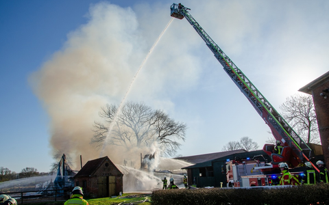 FW-RD: Scheune auf Pferdehof in Blumenthal abgebrannt - Foto: presseportal.de