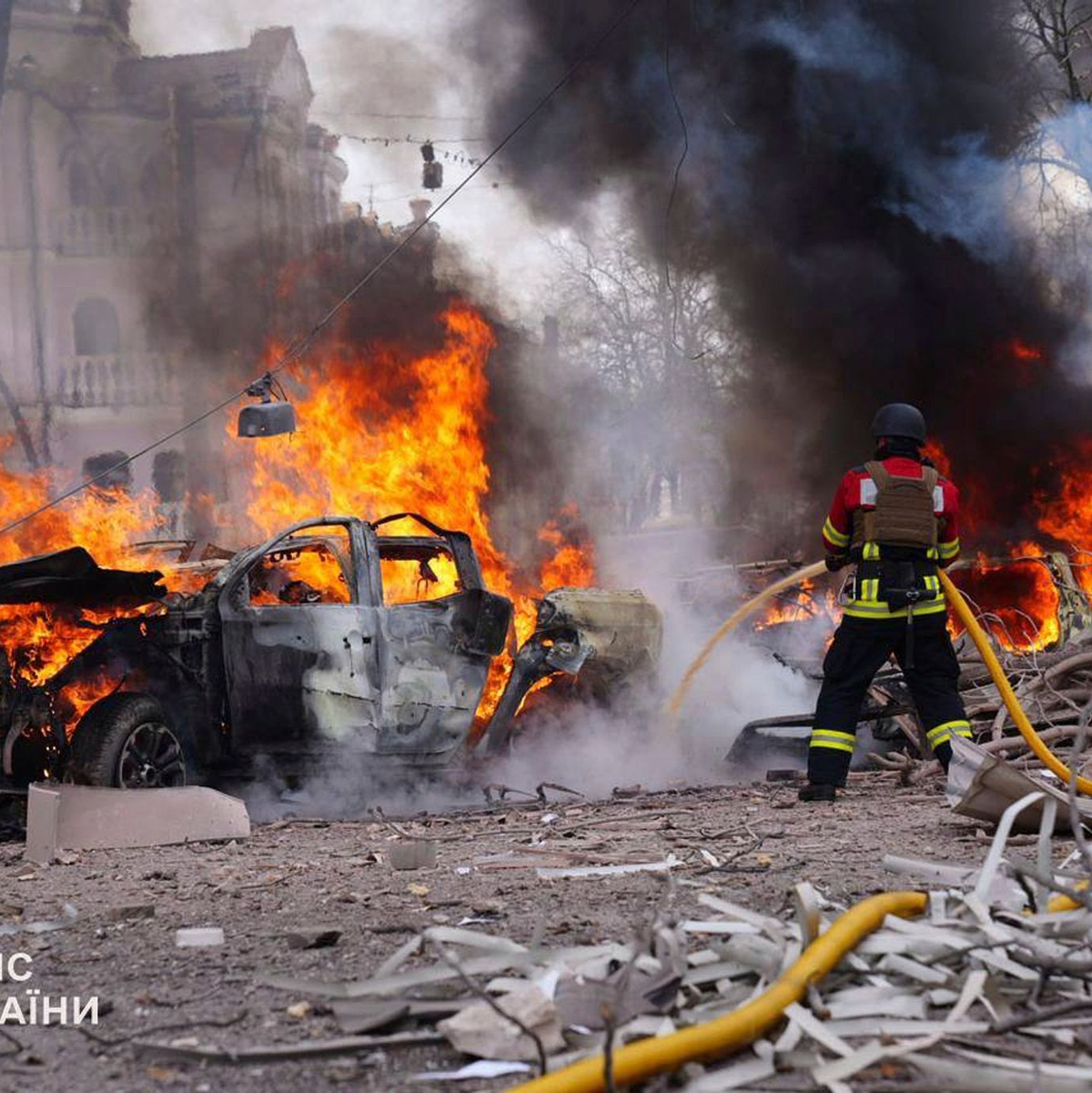 Die Stadt Sumy im Nordosten der Ukraine ist immer wieder Ziel russischer Raketenschläge. - Foto: Uncredited/Ukrainian Emergency Service via AP/dpa