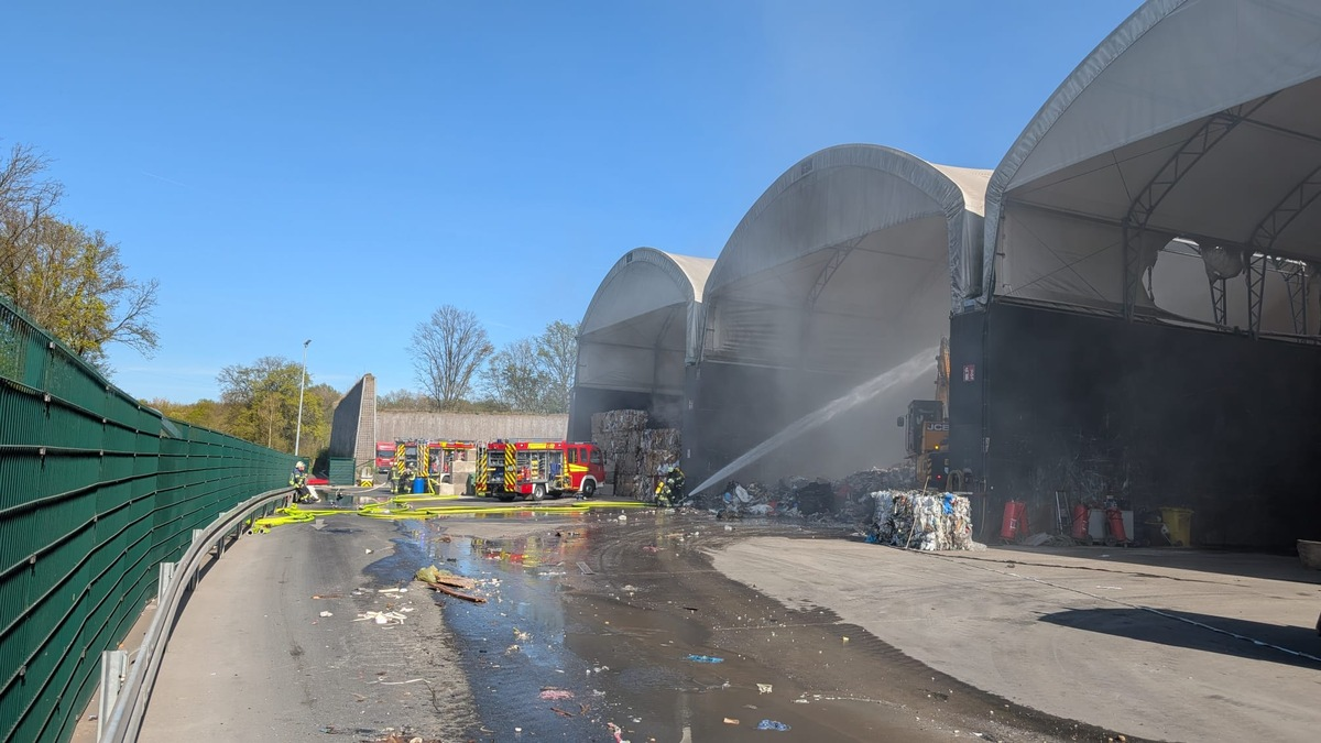 FW-WRN: Brandeinsatz bei der Firma RCS in Werne - Foto: presseportal.de