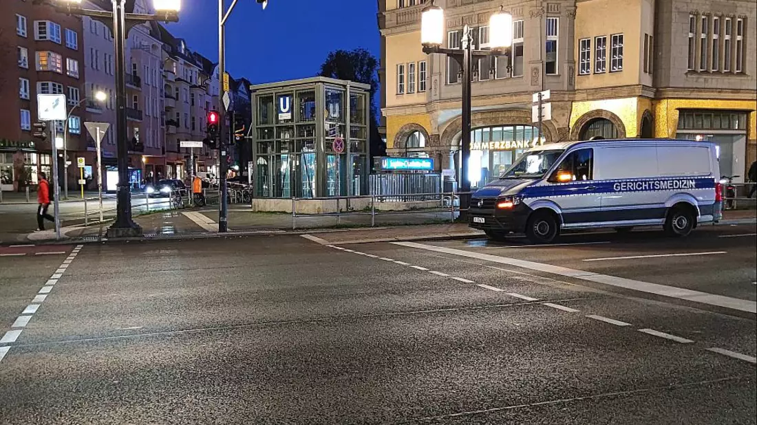 Absperrung nach Berliner Messerattacke am 12.04.2025 - Bild: über dts Nachrichtenagentur